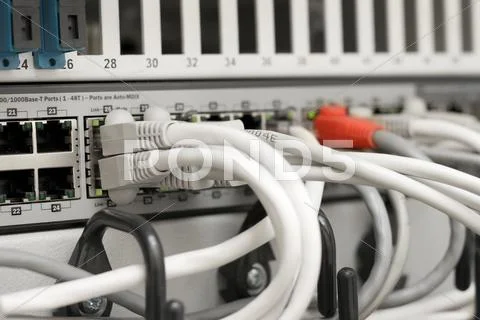Network hub and cables connected to servers in a datacenter Stock-Fotos