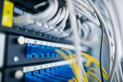 Network server room with servers, high performance computers running processes 库存照片