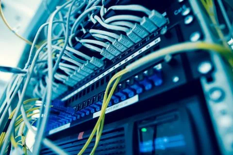 Network server room with servers, high performance computers running processes Foto stock