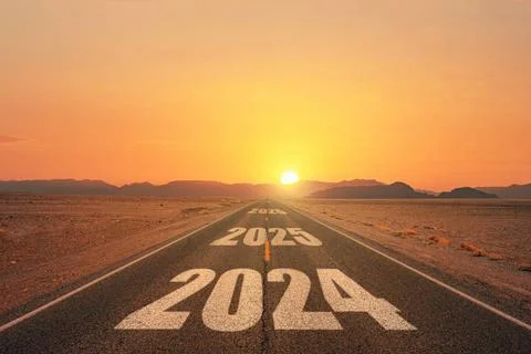 Neues Jahr 2024 oder schnelles Konzept. Text 2024 geschrieben auf der Stra... Stock Photos