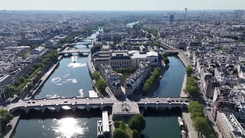 Neuf Bridge At Paris Ile De France In France. 스톡 동영상 341901532