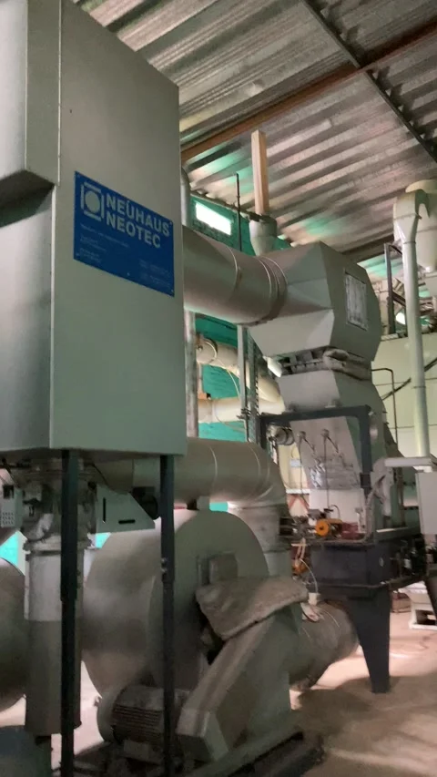 Neuhaus Neotech Machine inside Mexico’s coffee village 库存影片 178355054