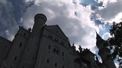 Neuschwanstein Castle (close-up with Pan Left) Stockbeeldmateriaal 973270