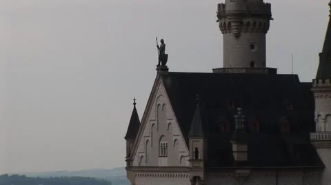Neuschwanstein Castle at dusk (CU to medium shot) Stockbeeldmateriaal 1008598