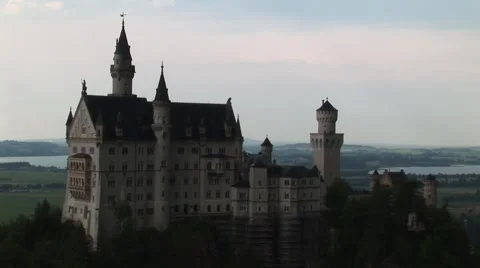 Neuschwanstein Castle at dusk (medium shot) Stockbeeldmateriaal 1008569