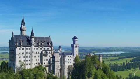 Neuschwanstein Castle medium handheld Stock Footage 132688617
