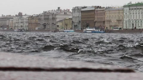 Neva River with passing excursion boats on a rainy autumn day. Stock-Footage 340878284