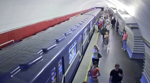 Nevsky Prospekt, train leaves, St. Petersburg, Russia Video stock 7750298