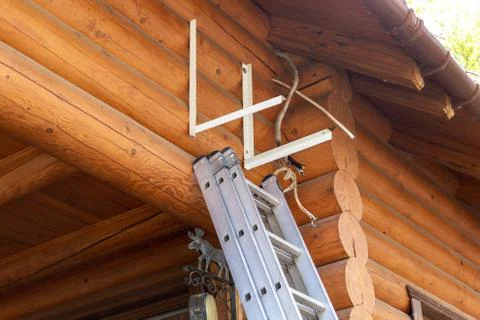 New air conditioning external compressor unit metal wall mount installation or Stock-Fotos