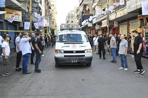 New blasts reported in Beirut, one day after exploding pagers killed 12, Lebanon Foto stock