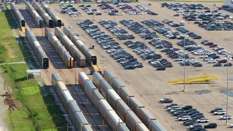 New cars loading on cargo train hauler for worldwide export on automotive Video stock 303926071
