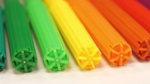 New colored felt-tip pens, arranged of rainbow colors lies on the table Stock-Footage 311833071
