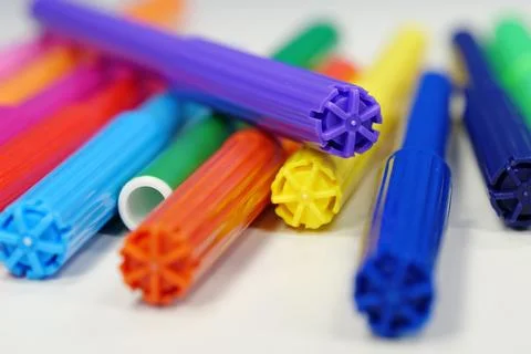 New colored plastic felt-tip pens 库存照片