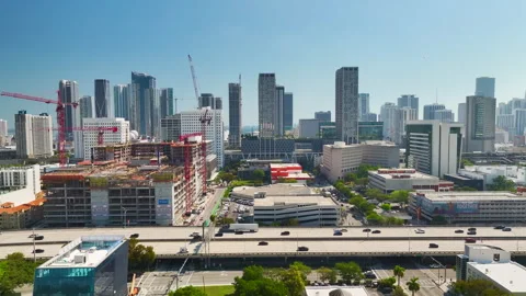 New developing residence close to freeway road in American urban area. Tower Video stock 277490923