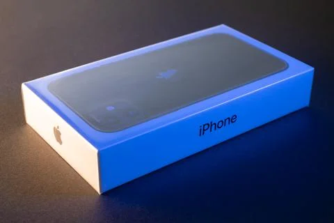New device iPhone 11 in box. Technonlogy shopping. Illustrative Editorial Foto stock