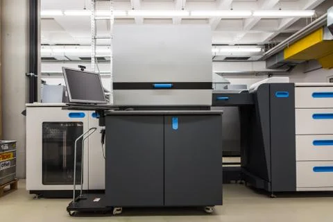 New Digital Printer Modern Technology Clean Printing Industry Print CMYK Tone Stock-Fotos