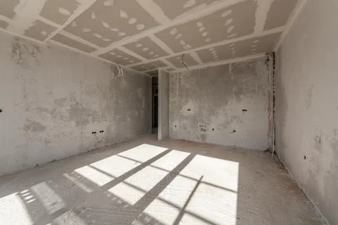 New empty room under construction. Plaster walls. New home. Concrete walls. I Stock-Fotos