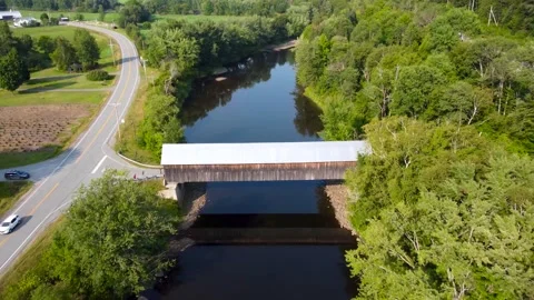 New England Covered Bridge Vídeos de archivo 307115406