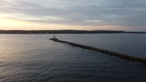 New England Lighthouse Flyby Stockbeeldmateriaal 244231301