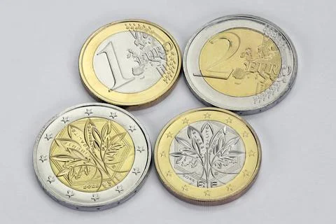 New French 1 and 2 euro coins with new design, 2022 Stock-Fotos