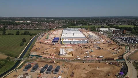 The new Google data centre under construction (Aug 24), Waltham Cross, UK Vídeos de archivo 282800319