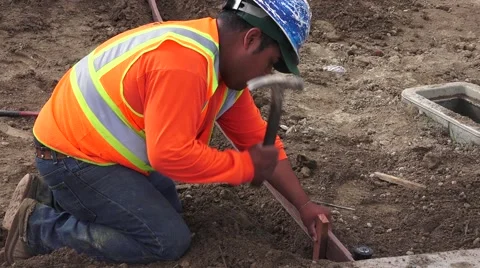 NEW HOME LANDSCAPE WORKERS, securing the bender board. Video stock 60761949