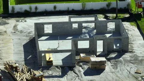 New home under construction. Unfinished frame of private house with brick Vidéo 302431384