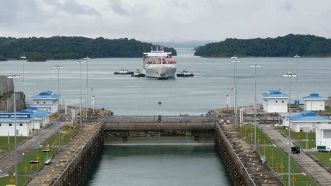 New locks Agua Clara with Container ship in Gatun lake. Stock-Footage 121456657