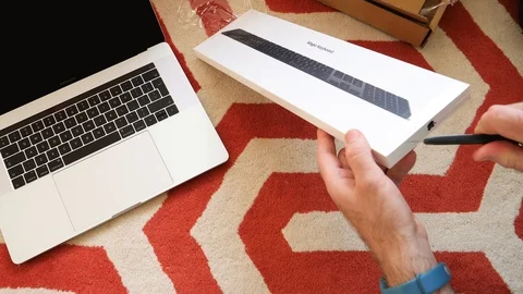 New Magic Keyboard with Numeric Keypad Space Gray unboxing 動画素材 89011208