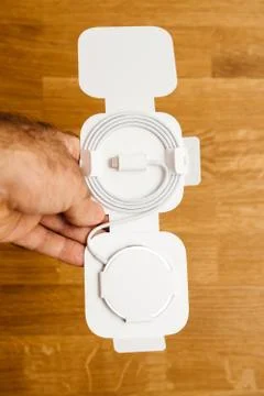 New MagSafe by Apple Computers for iPhone 12 Pro Max - magnetically-attached Foto stock