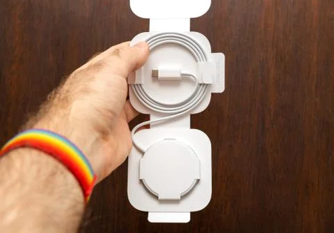 New MagSafe by Apple Computers for iPhone 12 Pro Max - magnetically-attached Foto stock