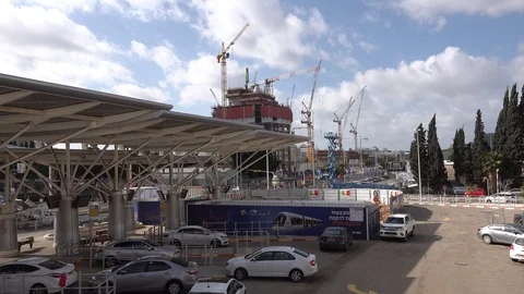 New mall and light train construction sites in Petach Tikva Video stock 100805832