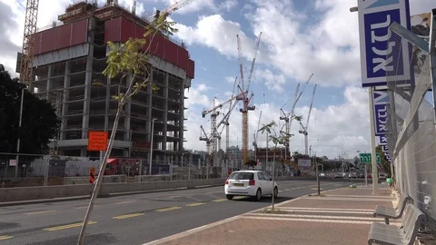 New mall and light train construction sites in Petach Tikva Jabotinsky St. Video stock 100901120