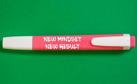 New mindset new result message written on pink marker pen on green backgrou.. Stock Photos
