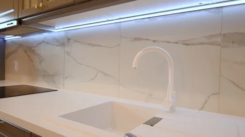 New modern white bright kitchen sink 스톡 동영상 124088019