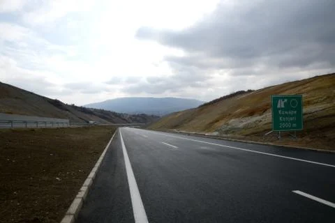 New motorway under construction with dramatic clouds Stock-Fotos