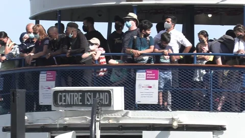 New normal after COVID with crowds of tourists and people in city and boats Vídeo Stock 158888686