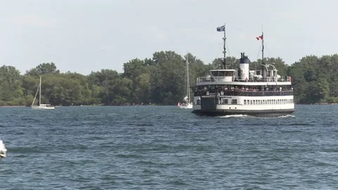 New normal after COVID with crowds of tourists and people in city and boats Vídeos de archivo 158900712