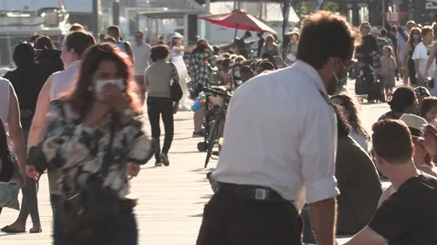 New normal after COVID with crowds of tourists and people in city and boats Vídeo Stock 158903051
