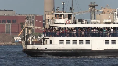 New normal after COVID with crowds of tourists and people in city and boats Vídeo Stock 158903102