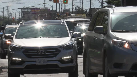 New normal after COVID as heavy city traffic gridlock resumes in the streets Vidéo 157155099
