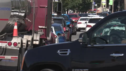 New normal after COVID as heavy city traffic gridlock resumes in the streets Vídeos de archivo 157162681