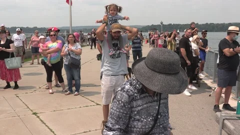 New normal post COVID with crowds of tourists and people in Toronto city Vídeo Stock 157424082