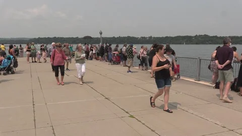 New normal post COVID with crowds of tourists and people in Toronto city Vídeos de archivo 157425075