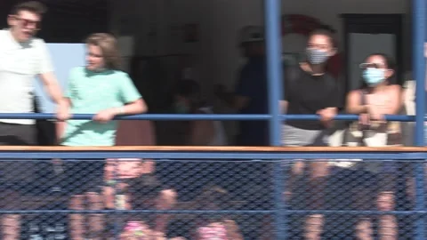 New normal post COVID with crowds of tourists and people in the city and boats Vídeo Stock 158888577