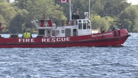 New normal post COVID with crowds of tourists and people in Toronto city Vídeo Stock 158901570