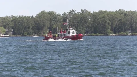 New normal post COVID with crowds of tourists and people in Toronto city Vídeo Stock 158901676