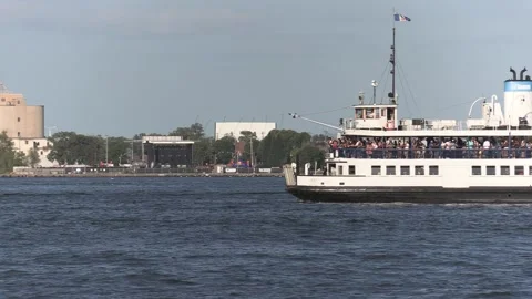 New normal post COVID with crowds of tourists and people in Toronto city Vídeo Stock 158903108