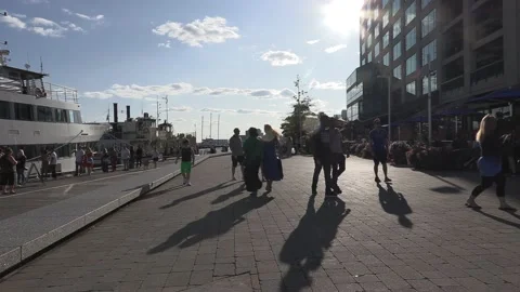 New normal post COVID with crowds of tourists and people in the city and boats Vídeo Stock 158903551