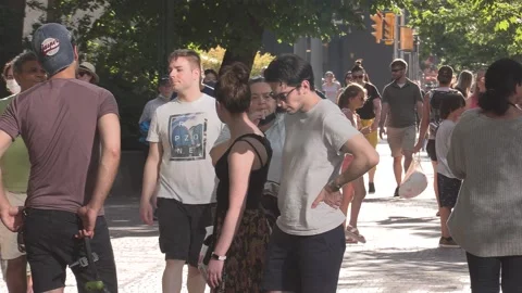 New normal post COVID with crowds of tourists and people in the city and boats Vídeos de archivo 158904463